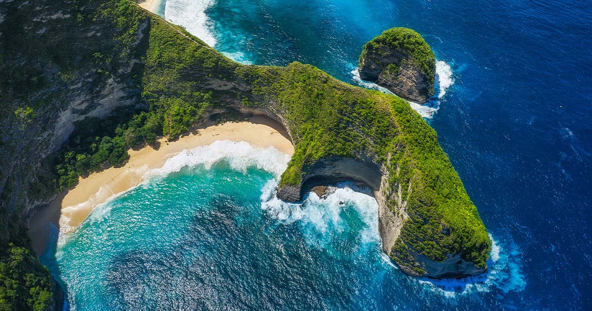 Kelingking Beach cliff face on Nusa Penida from above, turquoise water below